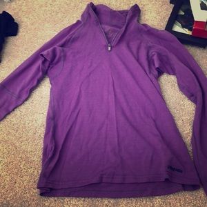 Patagonia top with thumb holes